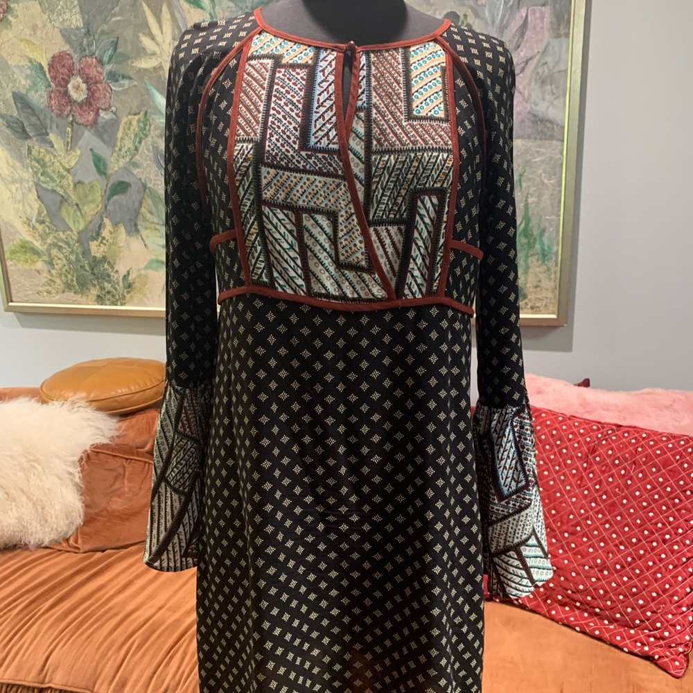 Great Dress with Bell Sleeves and Contrasting Fabric